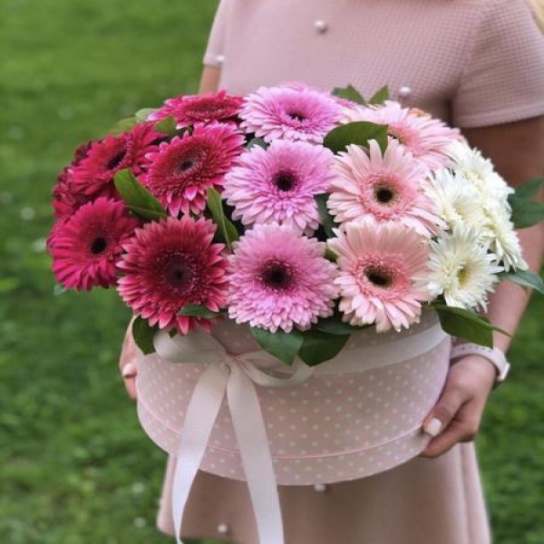  Belek Çiçekçiler - Kutuda Gelbera