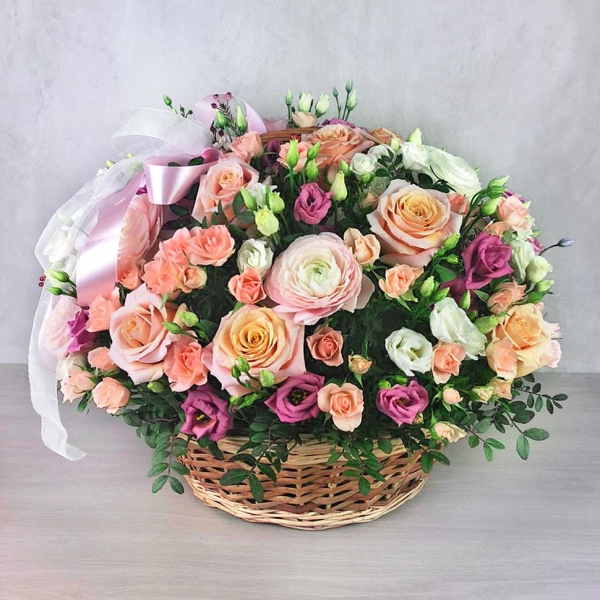  Belek Çiçek Siparişi - Sepette Gül Ve Lisyantus 