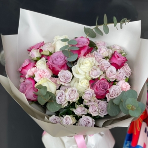  Belek Çiçek - Kalp Kutuda Gül Ve Rafello Çikolata